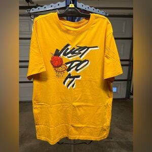 Mens Nike Short Sleeve T Shirt Size Medium